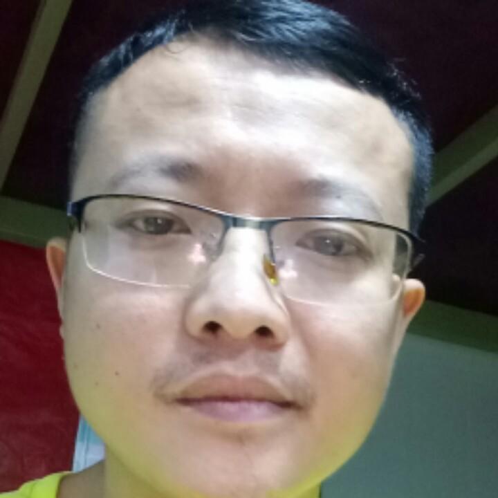 戴眼镜的酒鬼
