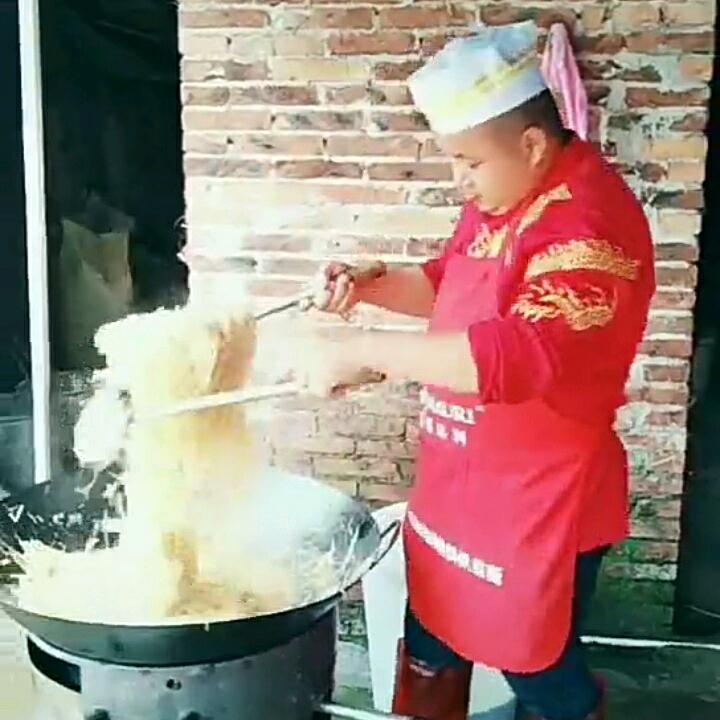 ，阿军承接大小酒席