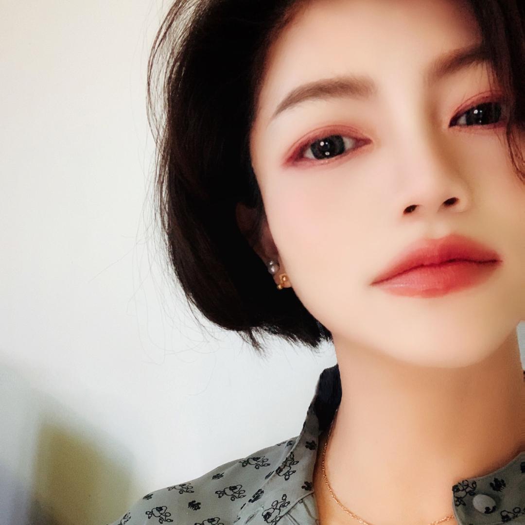 西风吹不散眉弯