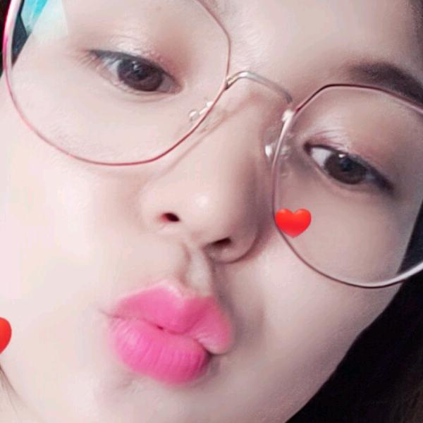 爱采花的小姑娘