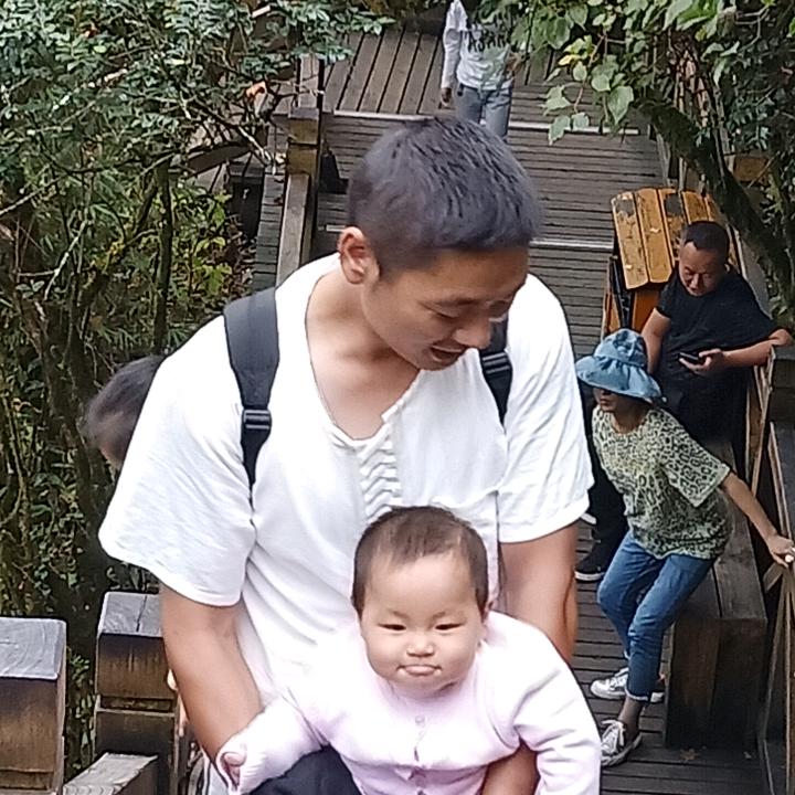 扎佐品牌轮胎店，四轮定位