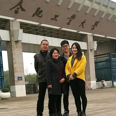 一笑而过.（陆刚）