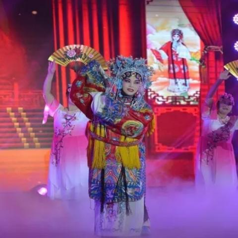 大玉儿(字玟宣)