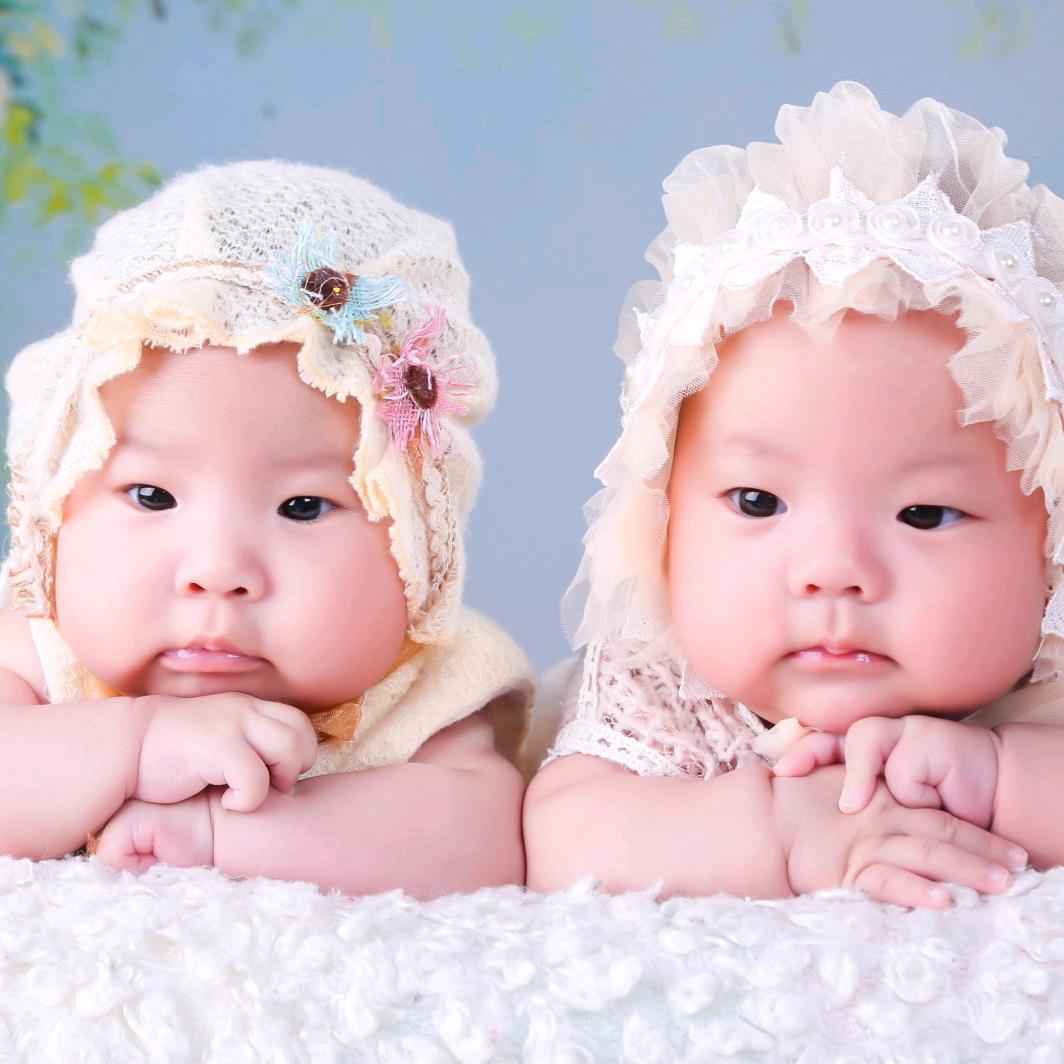 双胞胎姐妹欣欣悦悦
