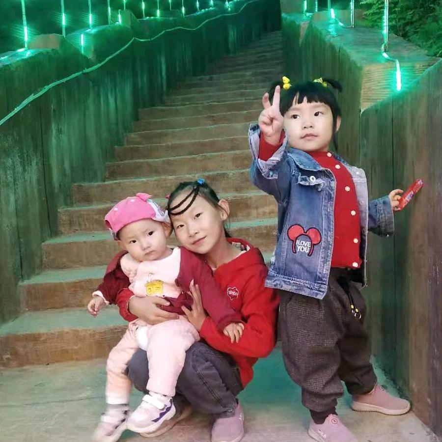 骑着狼，放着羊，唱着山歌耍流氓