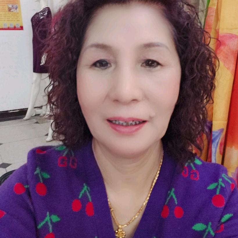 依琴服装商行晚8点开㨨