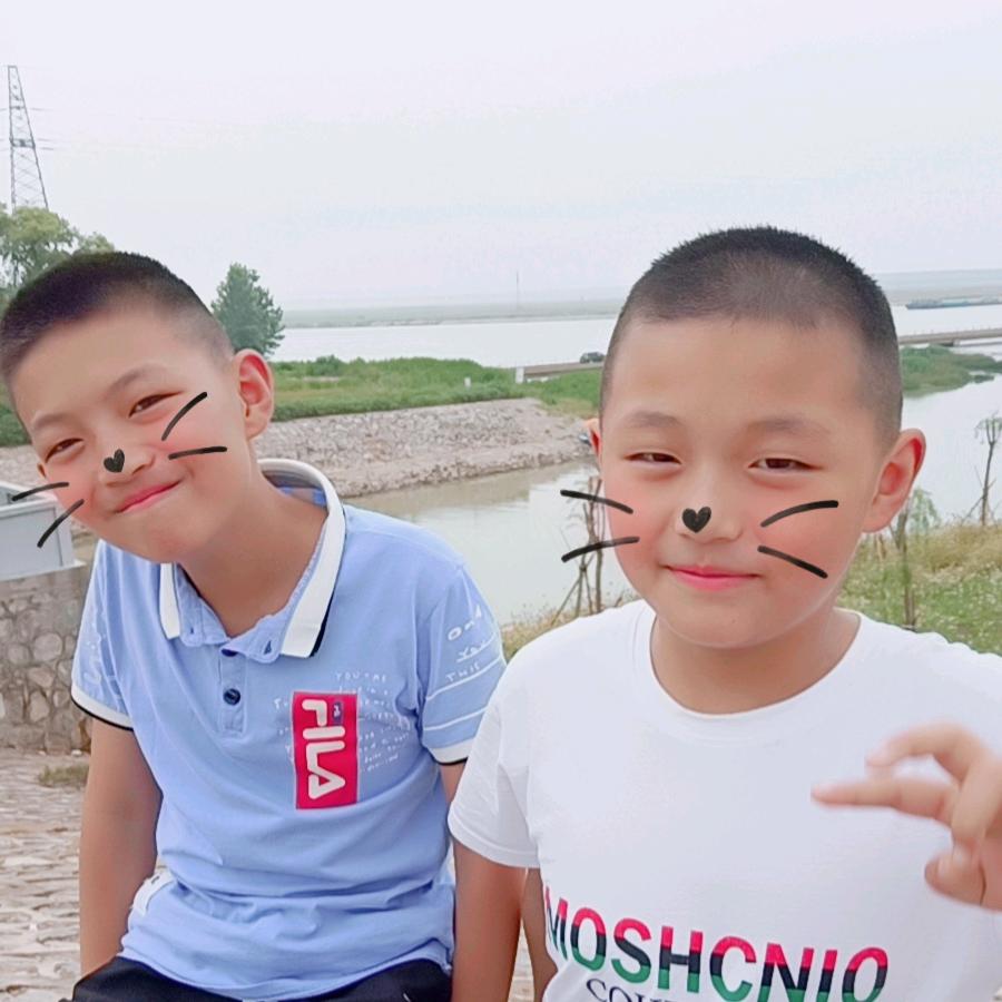 宅在家里的小女人。