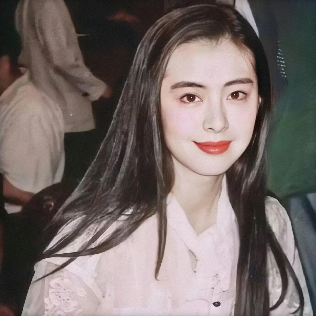 ANAN WEDDING礼服馆化妆师安安