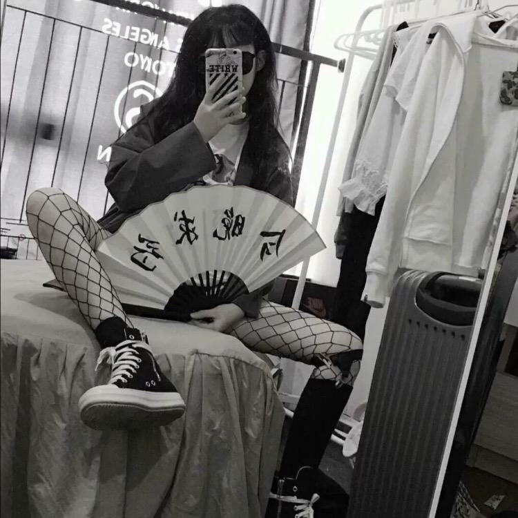 -ℳღ厭世為王.