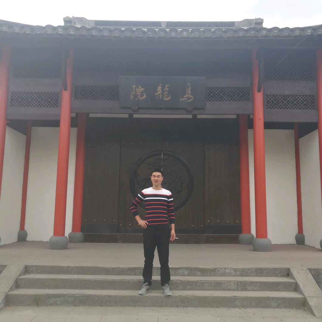 搂着嫦娥烤玉兔