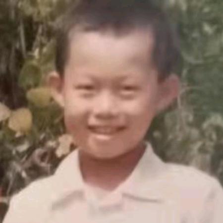 孙 彳亍