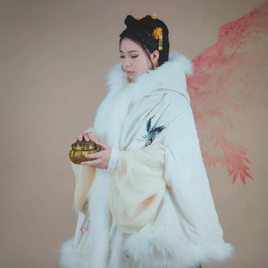 鸢鸢不砍拚刀刀