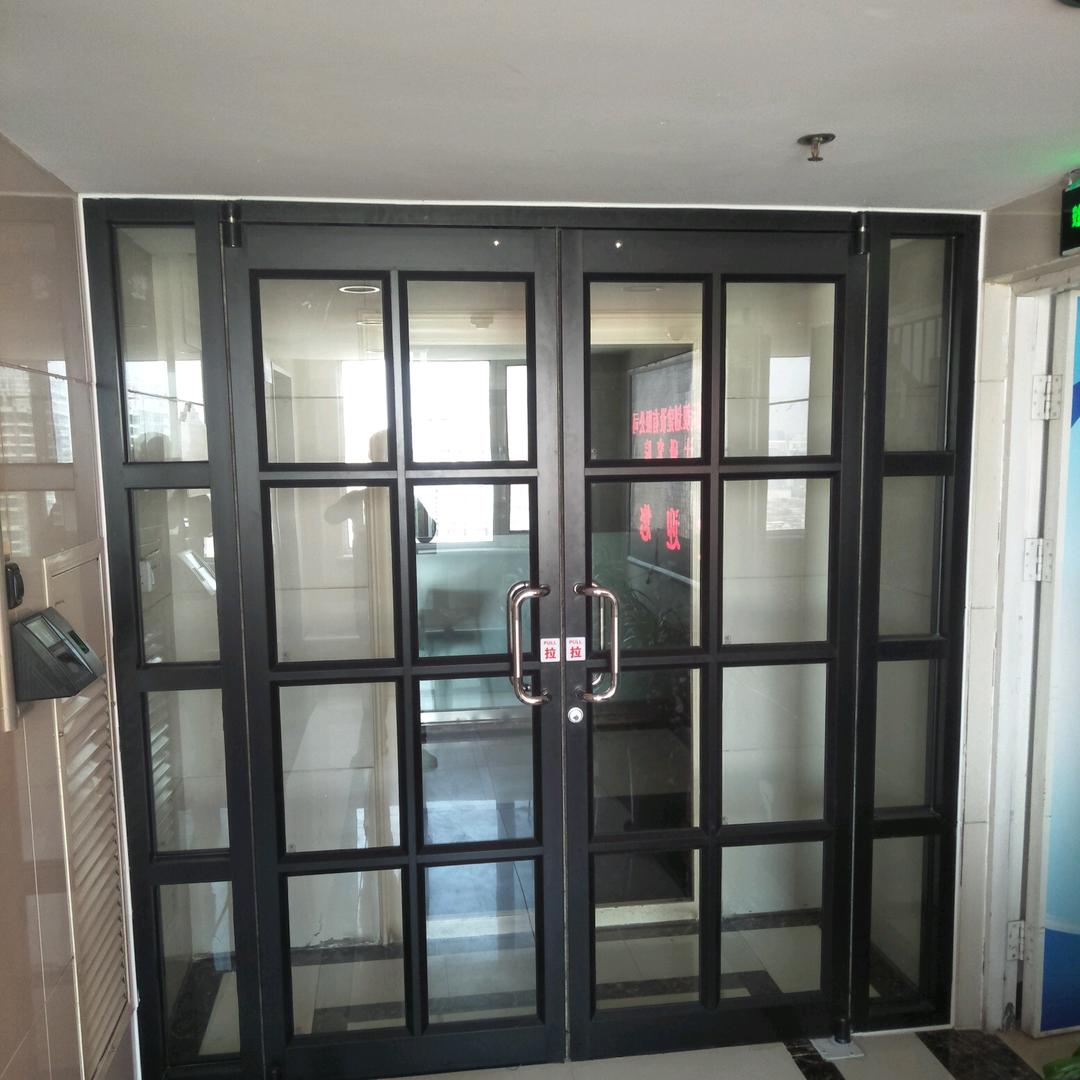 自动门，肯德基门。旋转门