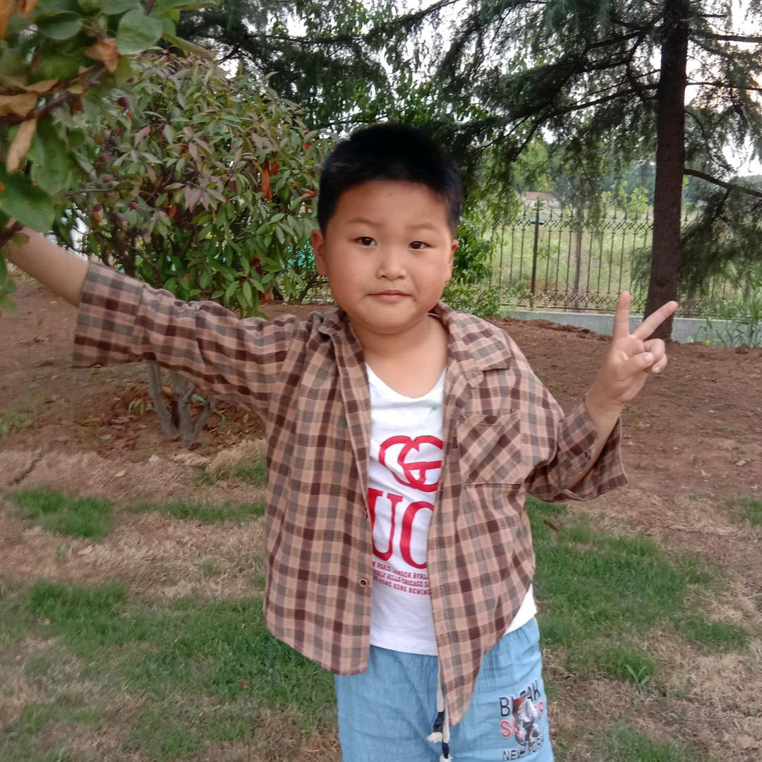 家里有个小宝贝。