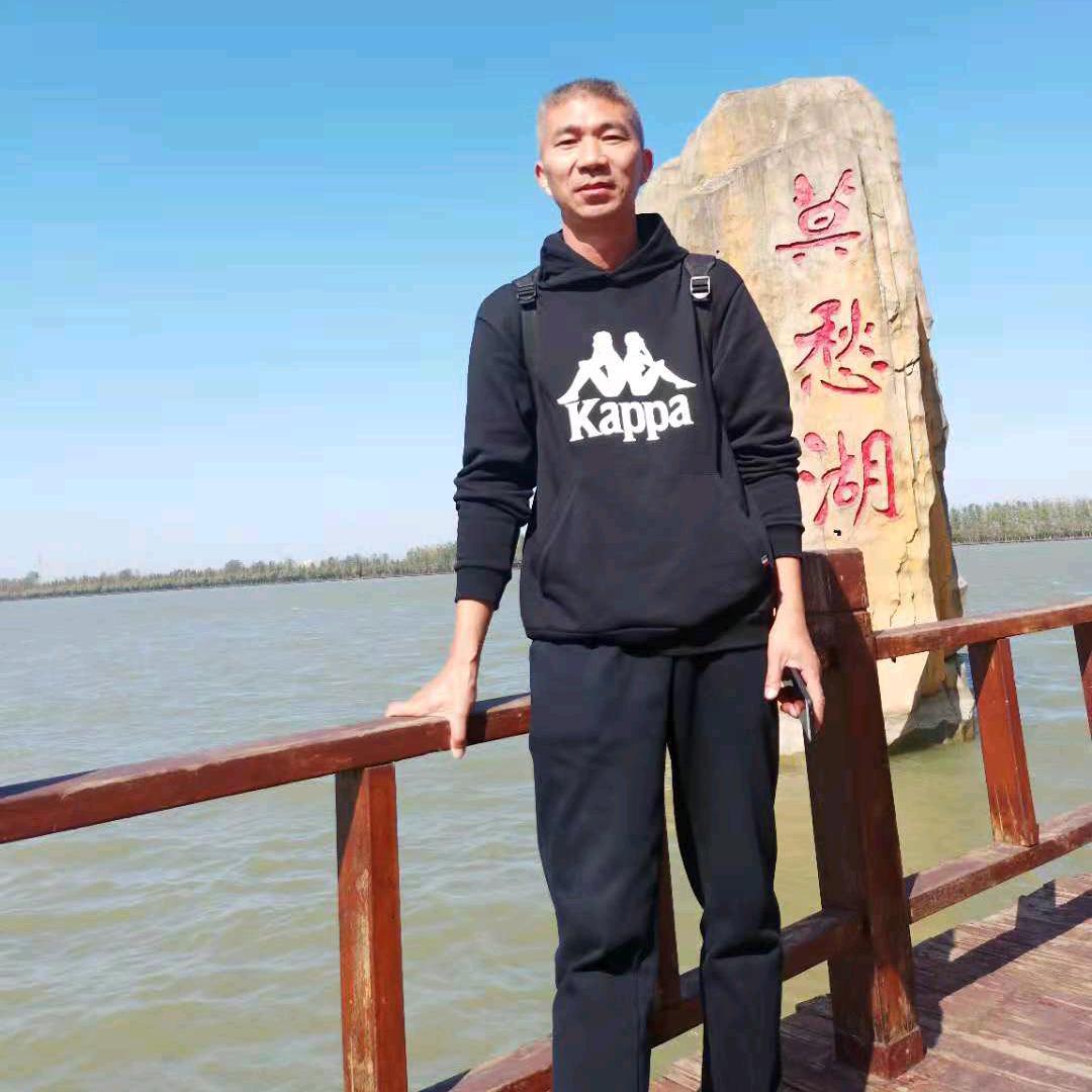 守艺人，修复古铜器
