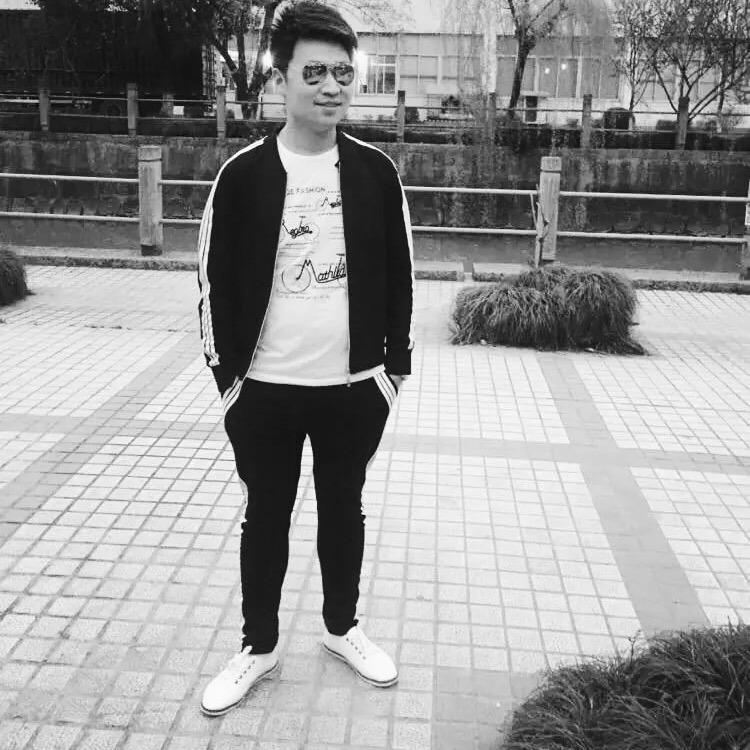 泡吧喝酒完时尚