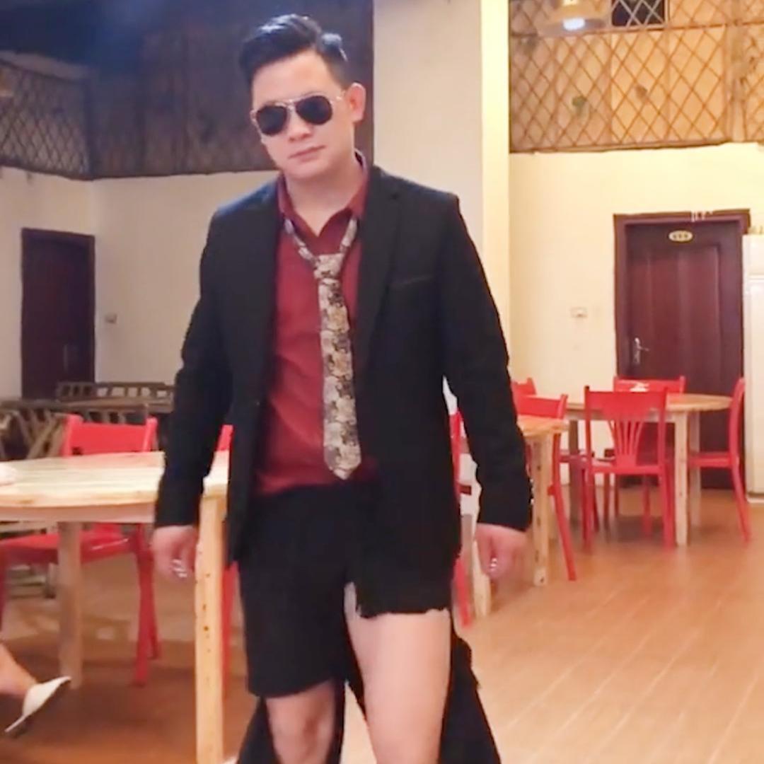 唐总很皮的牛排·蟹黄面@抖音