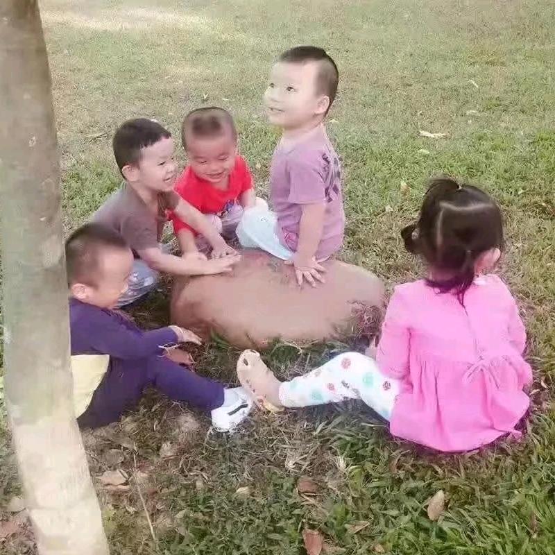 闷闷
