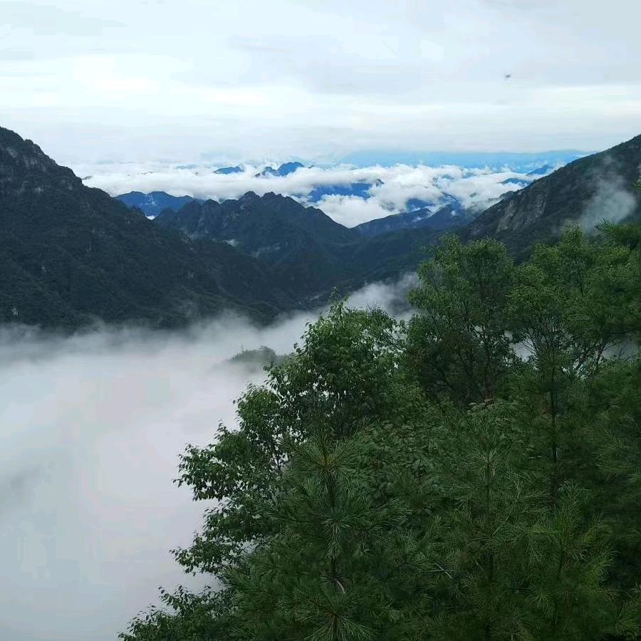 天高云淡