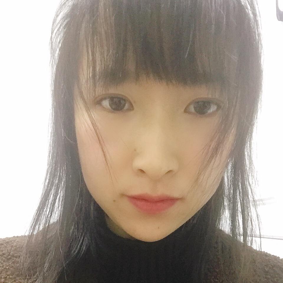 在常州修发动机的小女孩