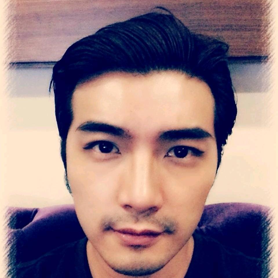 满山的猴子我腚最红