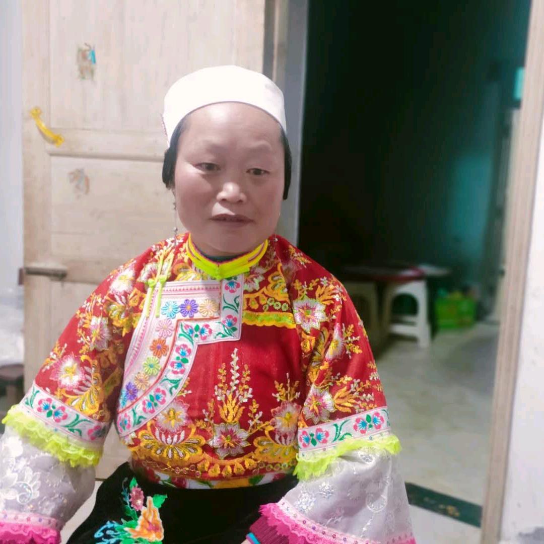 罗