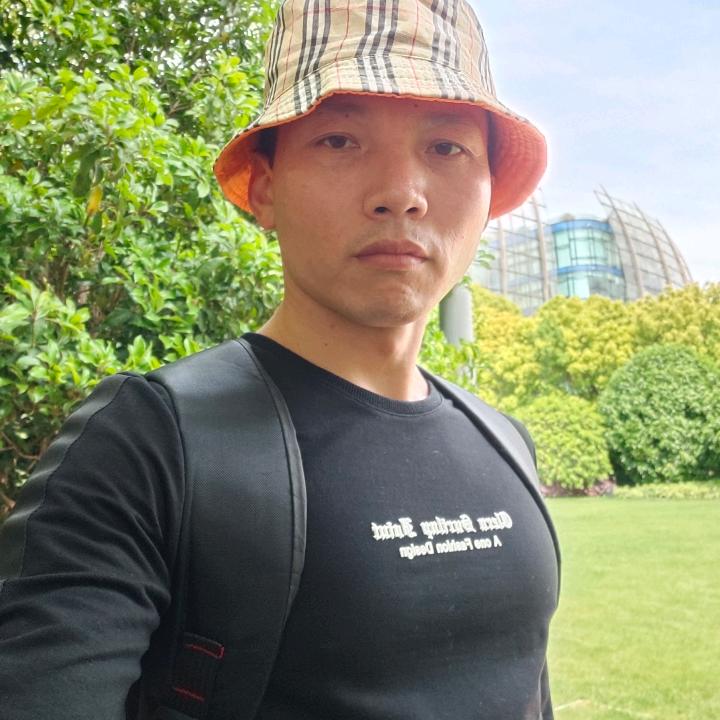 王新新