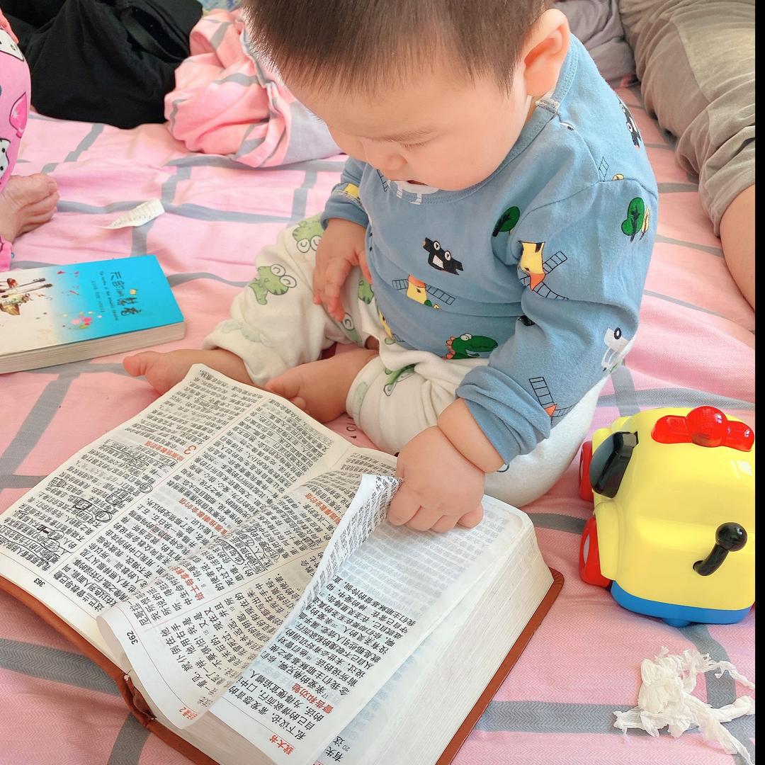 村里有个姑娘叫小花儿