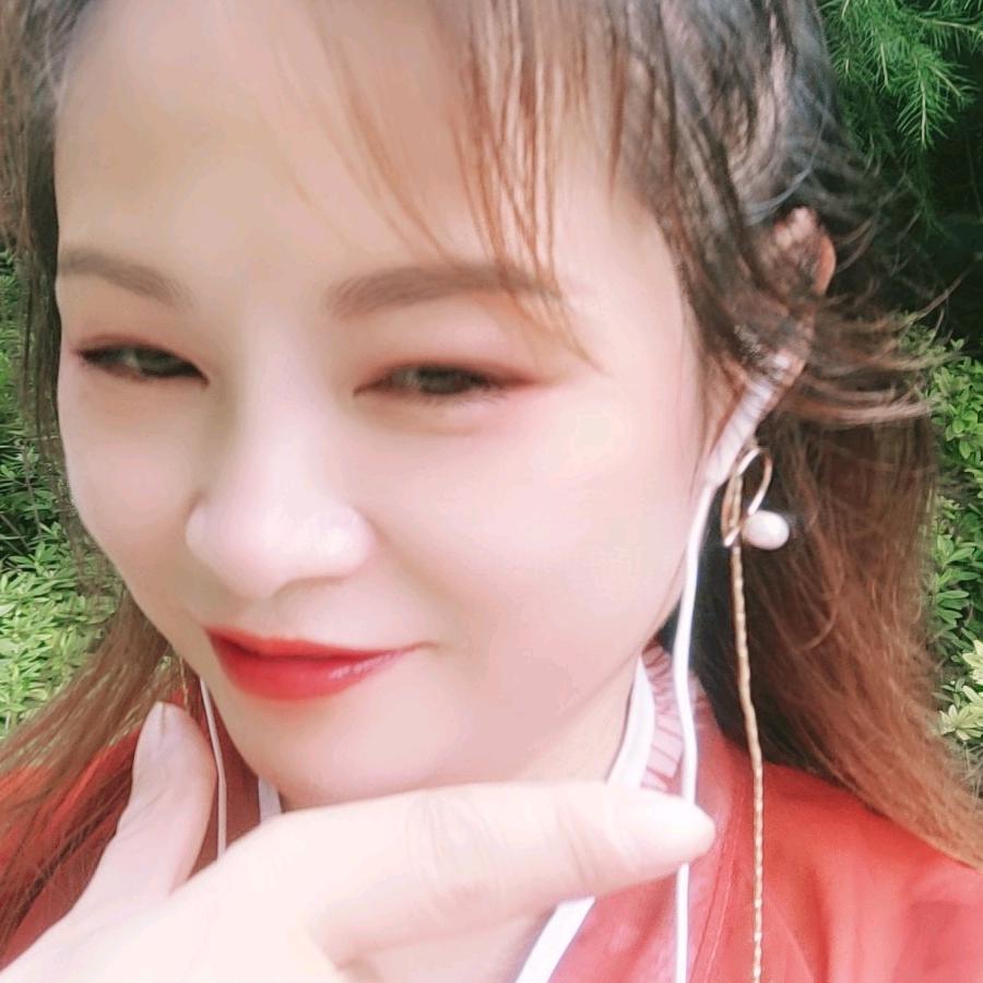 嫣然一笑 😘