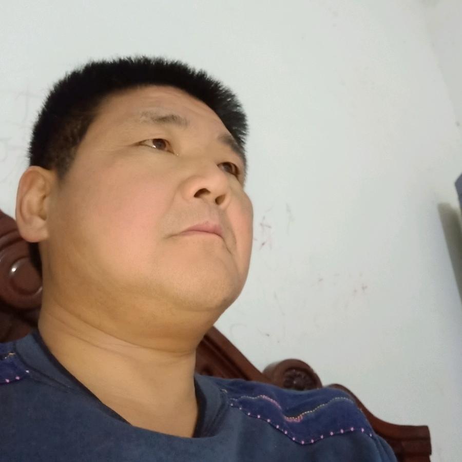 成明，蚌埠市马城镇棉被加工厂老板