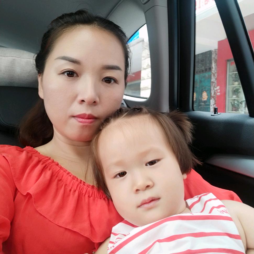 笑得灿烂