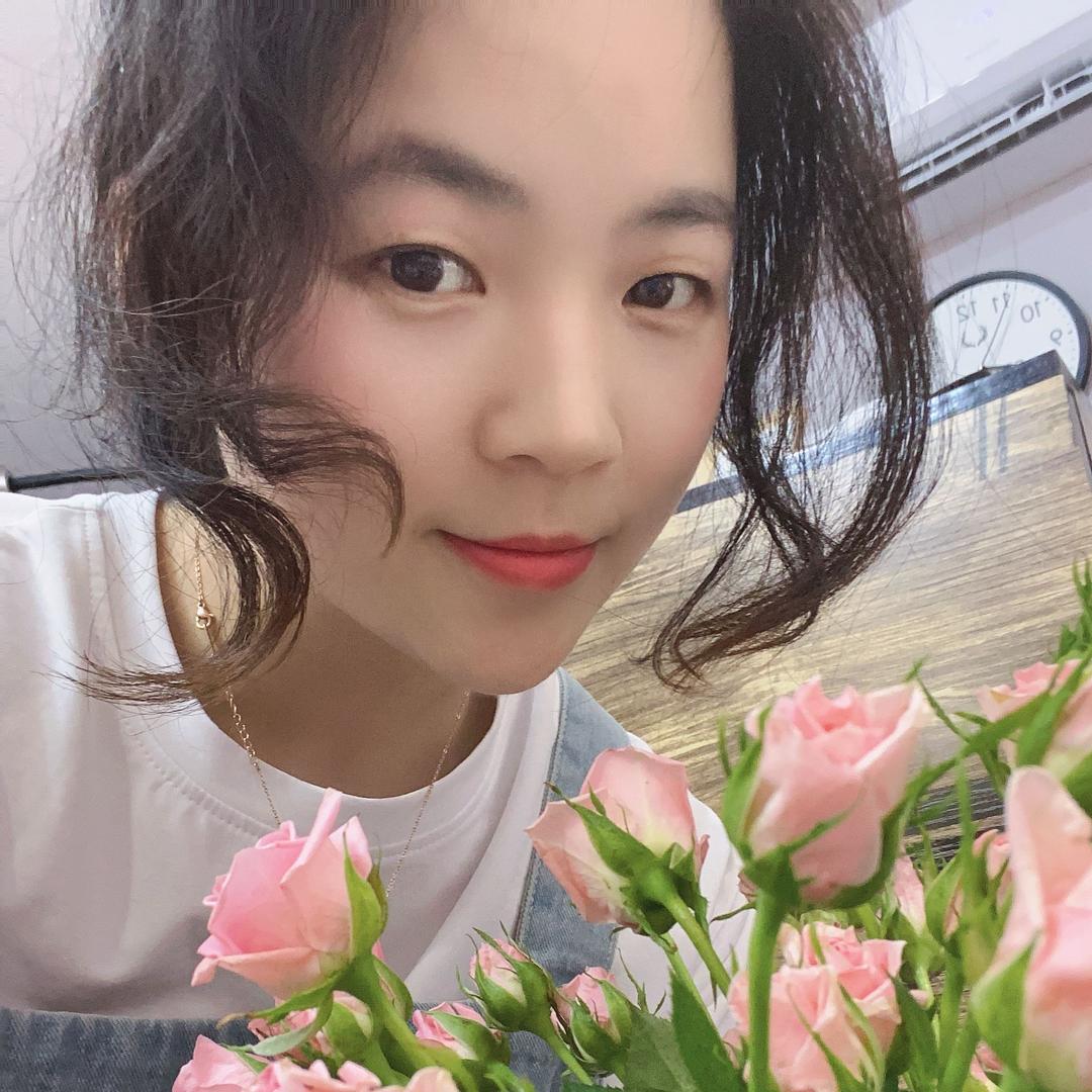 嗨我是李李