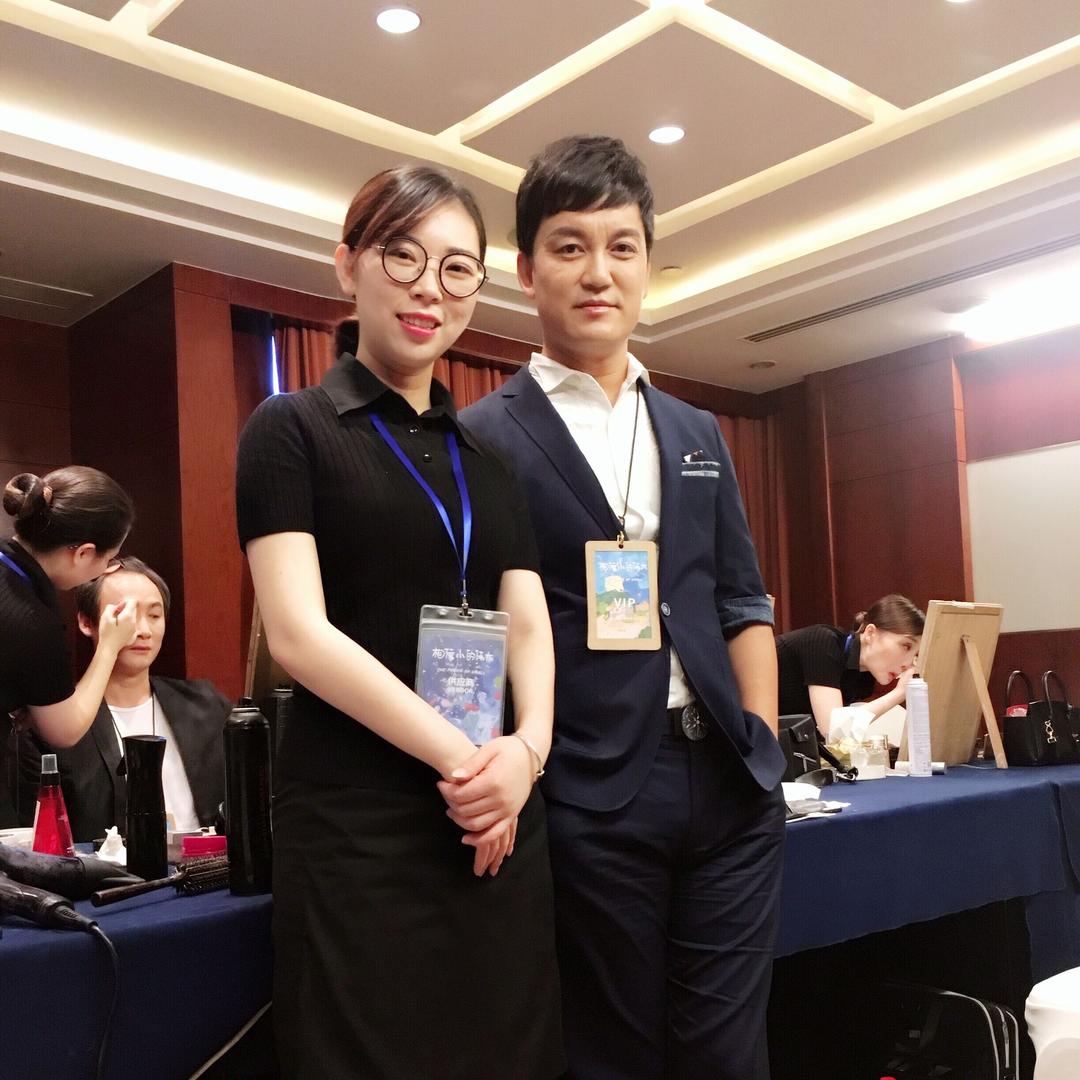 知与美妆创始人-周周