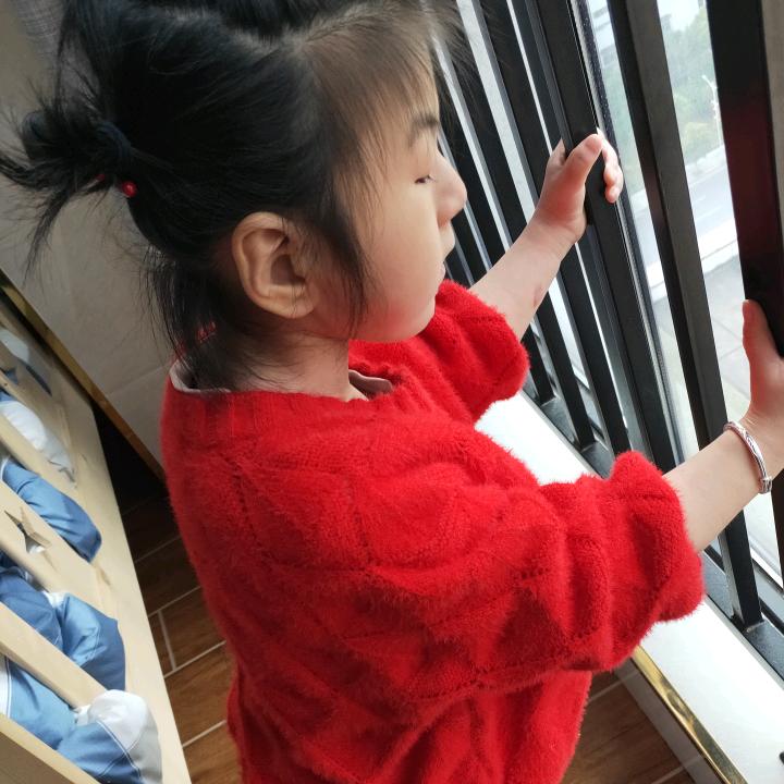 ~\(≧▽≦)/~岳玲