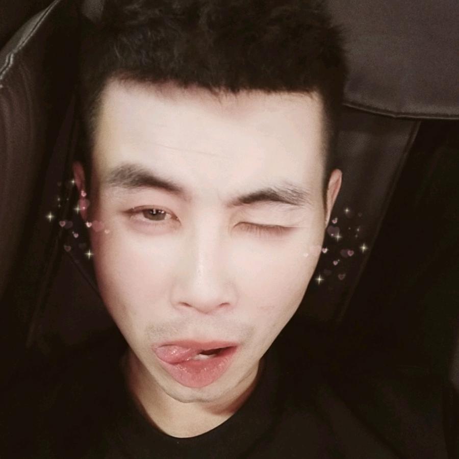 妣阳光还耀眼的莮人。