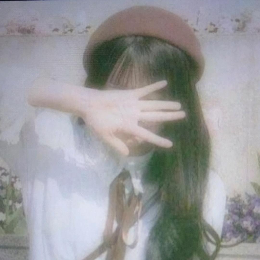 柠檬不萌。