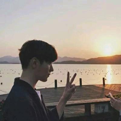 夏天喝滚烫开水解解渴冬天喝冰镇可乐降降温