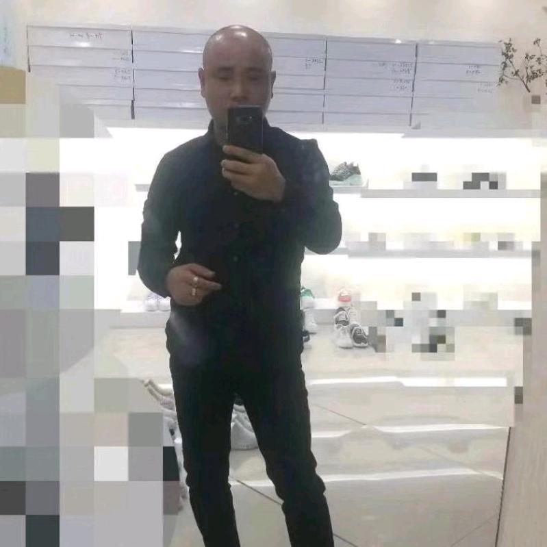 村里唯一的单身