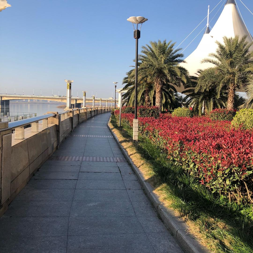 襄阳武商MALL四楼布兰施男