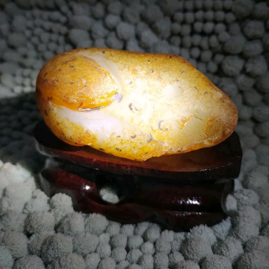 滦河石👉颜如玉