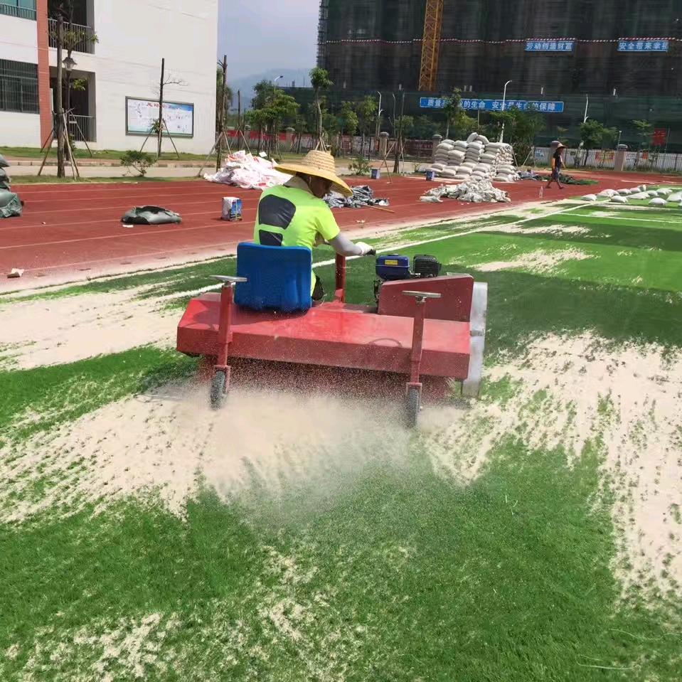 郭鹏飞 人造草坪 预制型跑道铺装团队