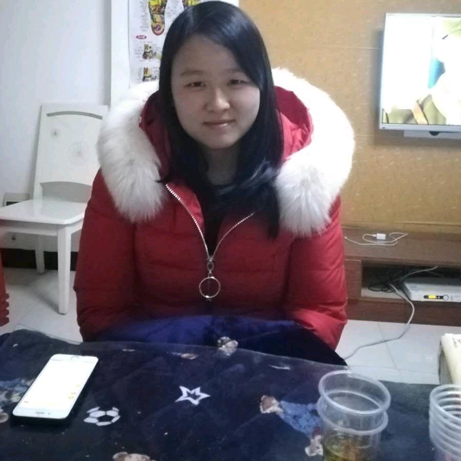 八颗牙齿晒太阳。