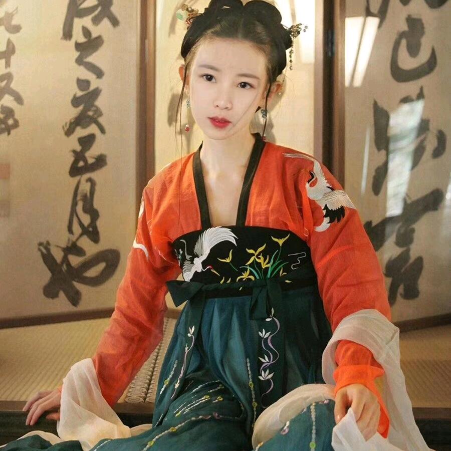 姚~家~{侗}族姑娘💃