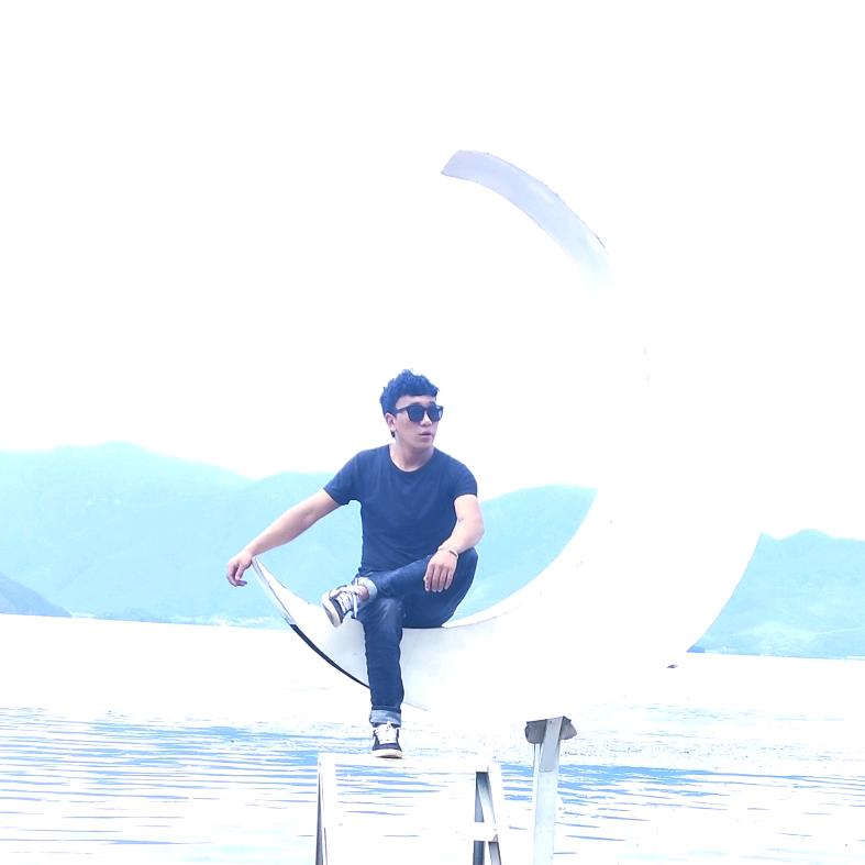 龍先生。