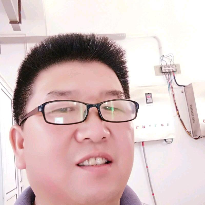 肖潇。