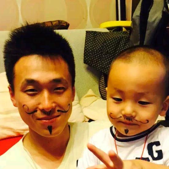 一本正经的杨嘻嘻跟一刻不停的杨小烦