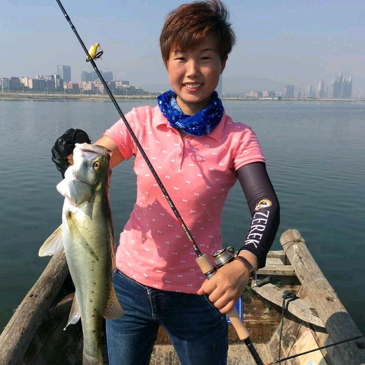 女钓手阿珍