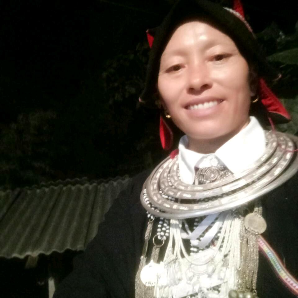 仇在心中，脸带笑