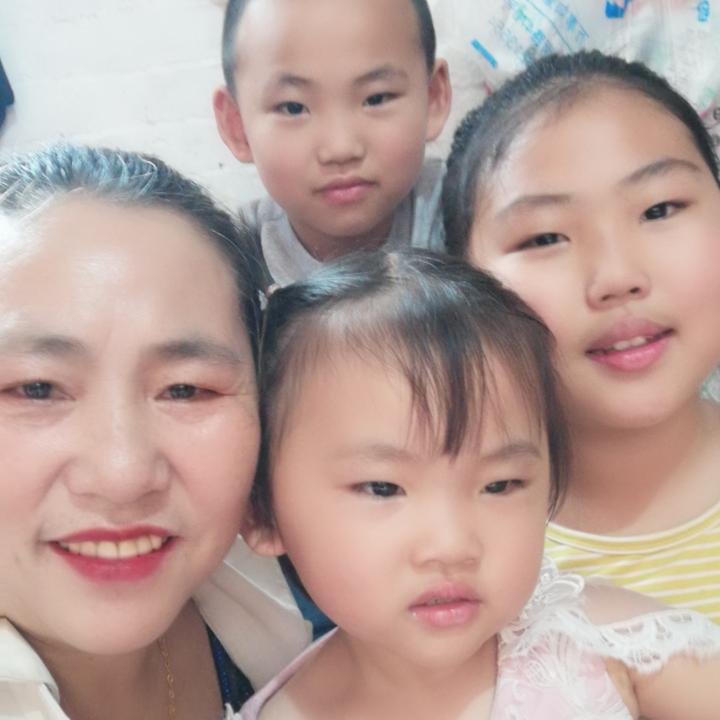 唐本容四川广安爱跳舞的老姐