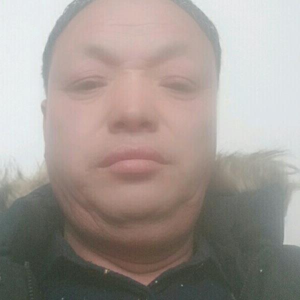坦然一笑。
